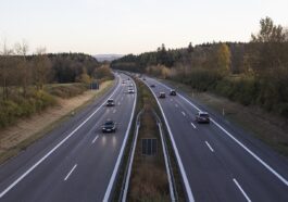 So sparst du beim Autofahren Geld