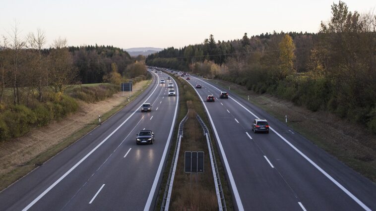 So sparst du beim Autofahren Geld